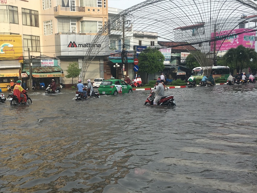 [-]Xuất[-]hiện[-]mưa[-]trái[-]mùa[-]trên[-]diện[-]rộng[-]tại[-]Bạc[-]Liêu[-]